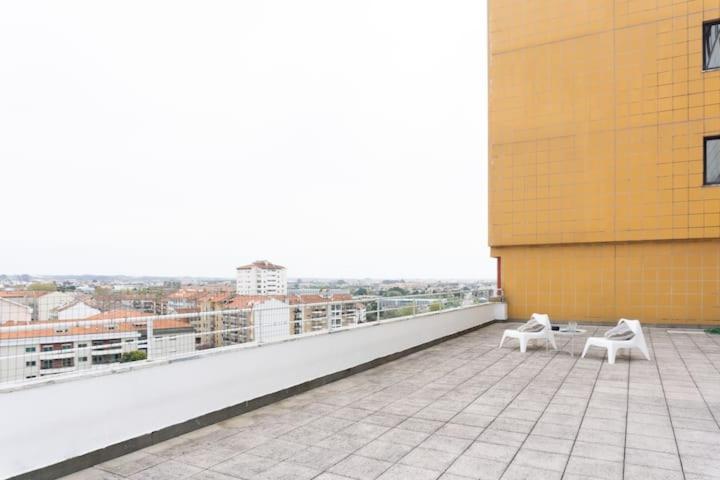 8Rooftop - T2 Com Terraco E Vista Para As Salinas! Lägenhet Aveiro Exteriör bild