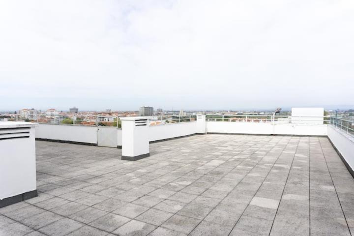 8Rooftop - T2 Com Terraco E Vista Para As Salinas! Lägenhet Aveiro Exteriör bild